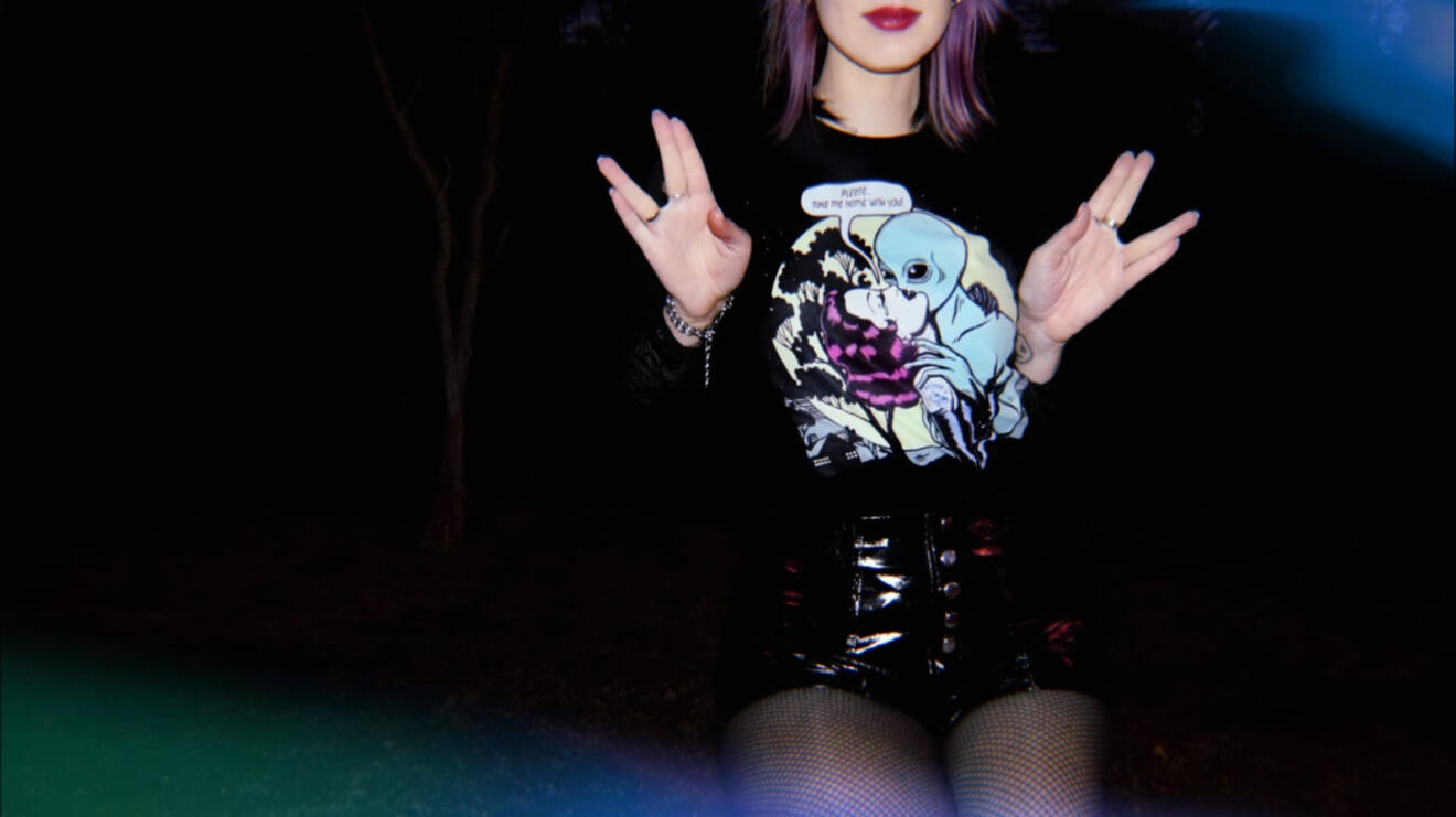 Alien Love t-shirt